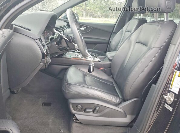 WA1AAAF74JD012264 2018 AUDI Q7 Black Front interior view