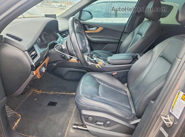 WA1AAAF76HD041579 2017 AUDI Q7 Silver Вид салону спереду