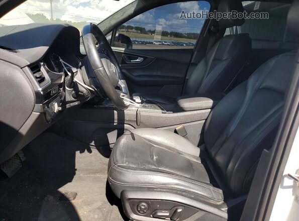 WA1AAAF77HD008171 2017 AUDI Q7 White Vista interior delantera