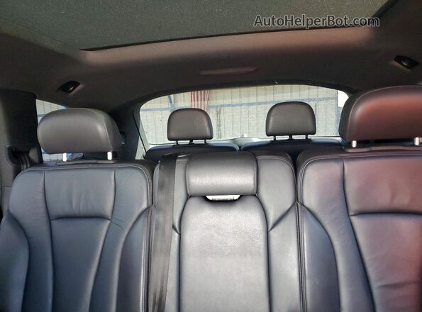 WA1AAAF77HD008171 2017 AUDI Q7 White Vista de los asientos traseros