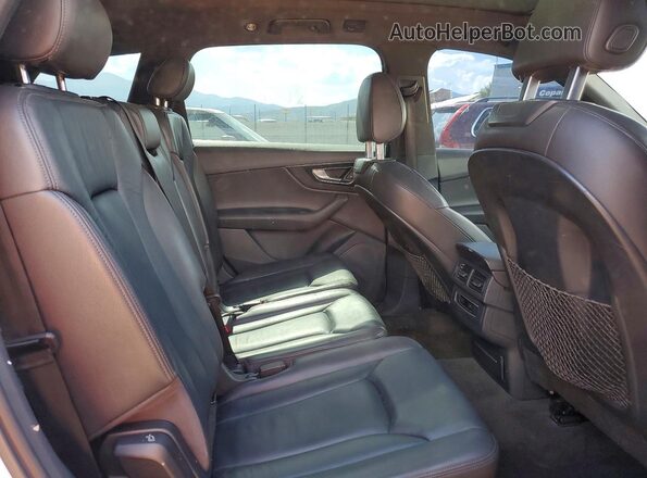 WA1AAAF77HD008171 2017 AUDI Q7 White Vista interior trasera