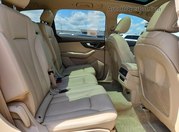 WA1AAAF77KD000661 2019 AUDI Q7 Белый Вид задней части салона