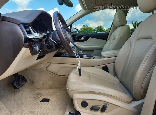 WA1AAAF77KD000661 2019 AUDI Q7 Белый Вид салона спереди
