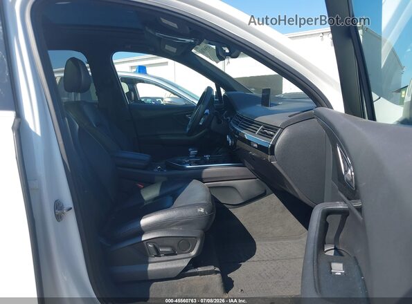 WA1AAAF77KD006976 2019 AUDI Q7 White Vista interior delantera