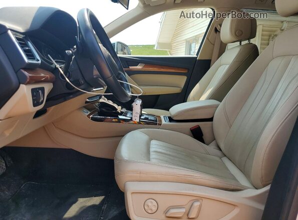 WA1AAAFY0M2117943 2021 AUDI Q5 White წინა სალონის ხედი