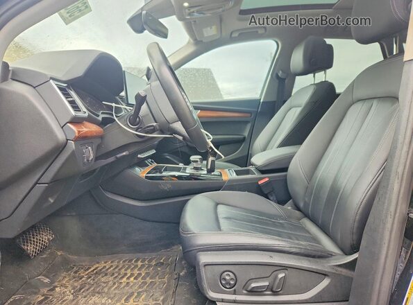 WA1AAAFY3M2135532 2021 AUDI Q5 Black Вид салону спереду