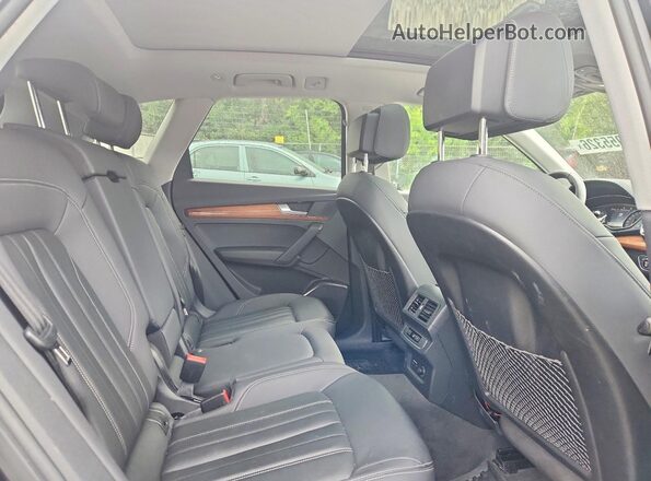 WA1AAAFY3M2135532 2021 AUDI Q5 Black Вид задньої частини салону