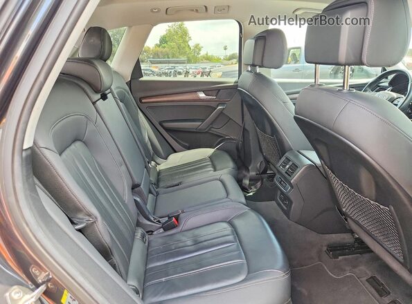 WA1AAAFY4M2118383 2021 AUDI Q5 Gray Widok wnętrza z tyłu