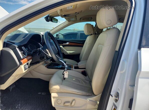 WA1AAAFY6M2060891 2021 AUDI Q5 White Սալոնի դիմացի տեսք