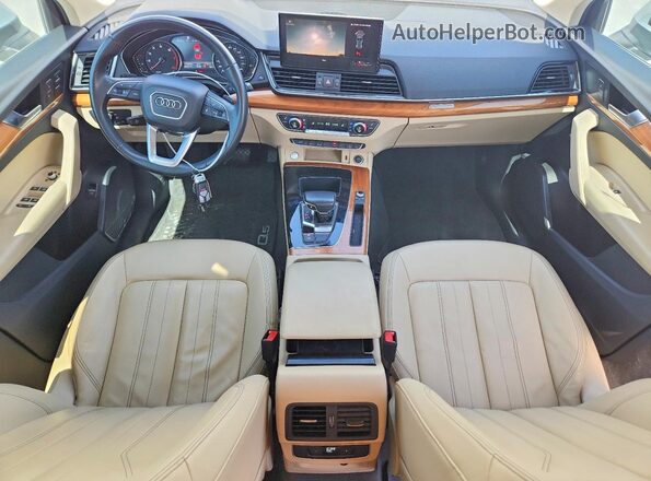 WA1AAAFY6M2060891 2021 AUDI Q5 White Առջևի վահանակի տեսք