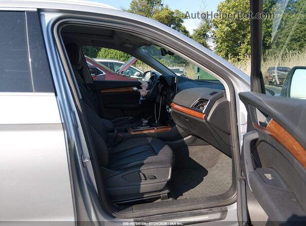 WA1AAAFY6M2073222 2021 AUDI Q5 Silver Սալոնի դիմացի տեսք