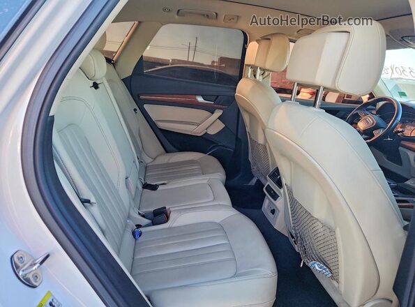 WA1AAAFY8M2054672 2021 AUDI Q5 White უკანა სალონის ხედი