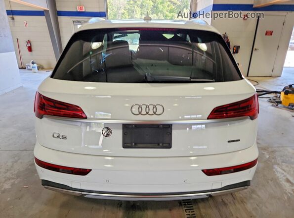 WA1AAAFYXM2004209 2021 AUDI Q5 Белый Вид сзади