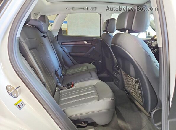 WA1AAAFYXM2004209 2021 AUDI Q5 Белый Вид задней части салона