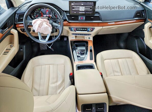 WA1AAAFYXM2005831 2021 AUDI Q5 White Vista del salpicadero