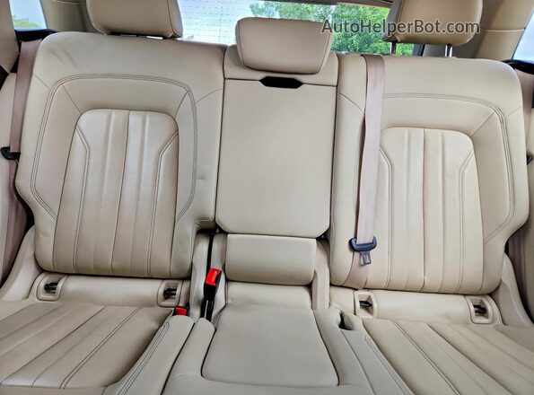WA1AAAFYXM2005831 2021 AUDI Q5 White Vista de los asientos traseros