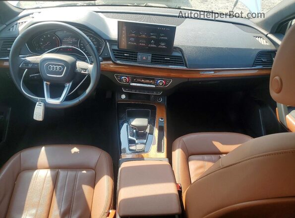 WA1AAAFYXM2108165 2021 AUDI Q5 White Vista del salpicadero