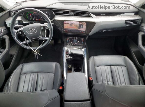WA1AAAGE0MB010699 2021 AUDI E-TRON White Widok deski rozdzielczej