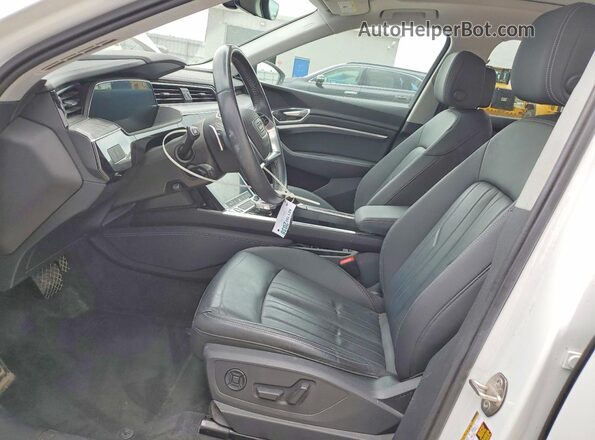 WA1AAAGE0MB010699 2021 AUDI E-TRON White Widok wnętrza z przodu