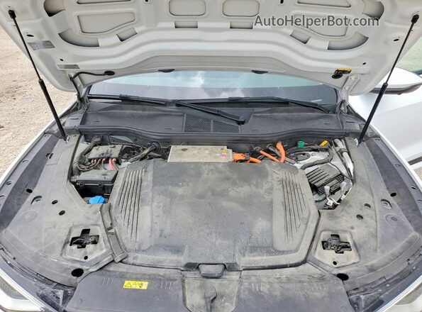 WA1AAAGE0MB010699 2021 AUDI E-TRON White Widok komory silnika