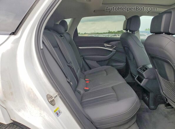 WA1AAAGE0MB010699 2021 AUDI E-TRON White Widok wnętrza z tyłu