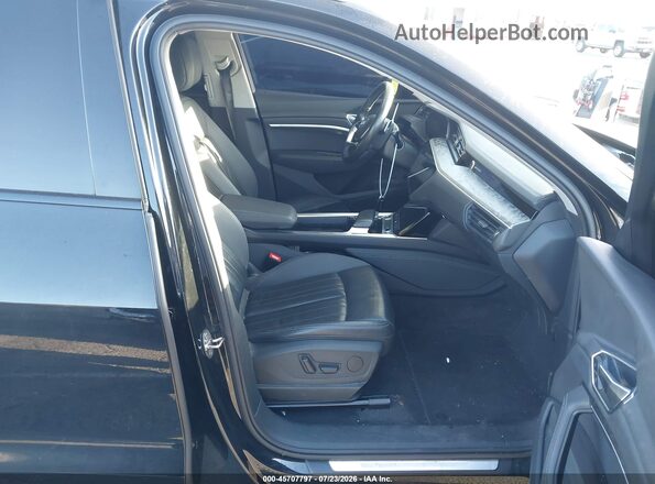 WA1AAAGE1MB010971 2021 AUDI E-TRON Черный Вид салона спереди