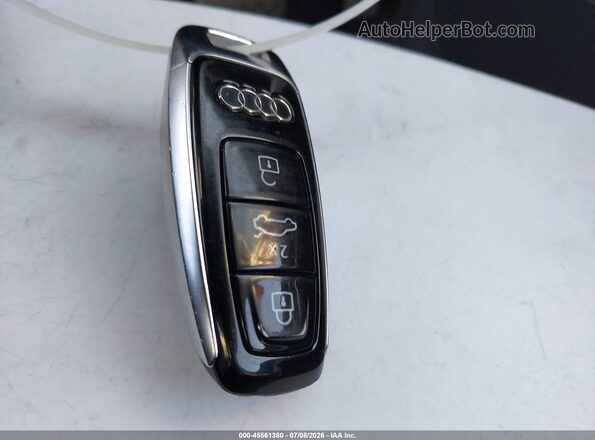 WA1AAAGE3MB039128 2021 AUDI E-TRON Silver Widok deski rozdzielczej