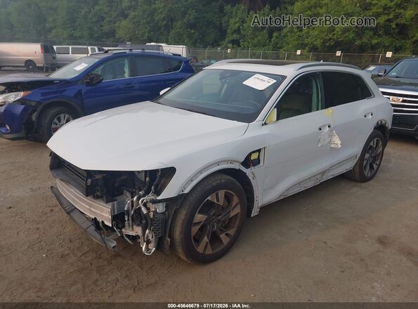 WA1AAAGE6MB008200 2021 AUDI E-TRON Белый Передняя левая четверть