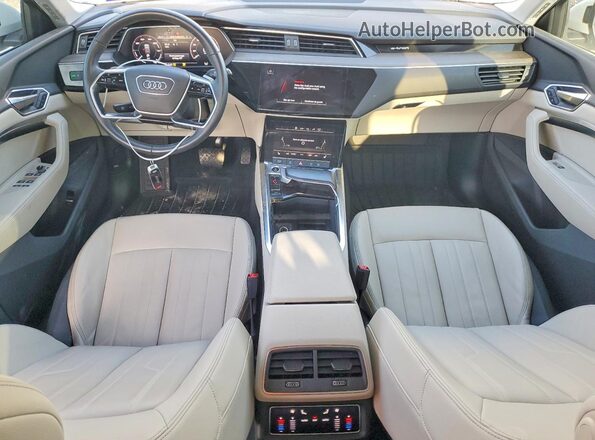 WA1AAAGE6NB012586 2022 AUDI E-TRON White Widok deski rozdzielczej