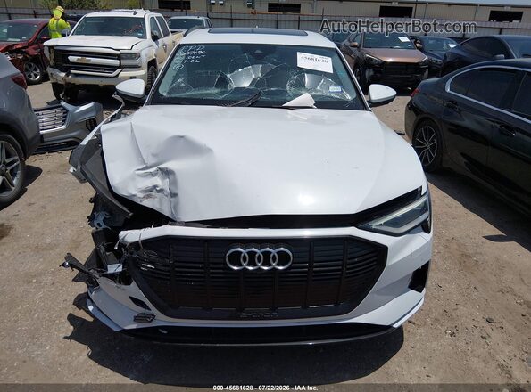 WA1AAAGE9MB007848 2021 AUDI E-TRON Белый Вид спереди