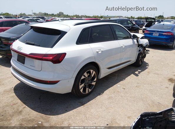 WA1AAAGE9MB007848 2021 AUDI E-TRON Белый Задняя правая четверть