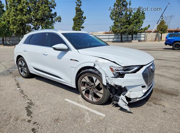 WA1AAAGE9NB024506 2022 AUDI E-TRON White Delantero derecho