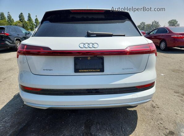 WA1AAAGE9NB024506 2022 AUDI E-TRON White Vista trasera