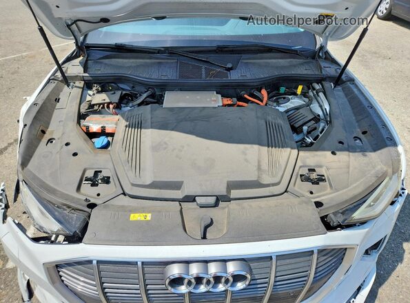WA1AAAGE9NB024506 2022 AUDI E-TRON White Vista interior trasera