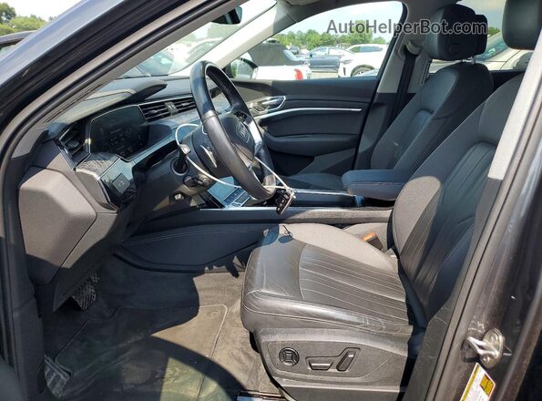 WA1AAAGEXMB015215 2021 AUDI E-TRON Gray Вид салону спереду
