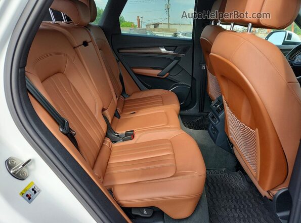 WA1ABAFY3S2038020 2025 AUDI Q5 White Rear interior view