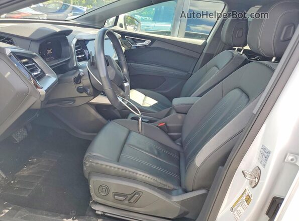 WA1ACBFZ9RP003295 2024 AUDI Q4 White წინა სალონის ხედი