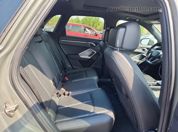 WA1AECF31L1053727 2020 AUDI Q3 Gray Widok wnętrza z tyłu