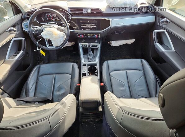 WA1AECF33N1009781 2022 AUDI Q3 Black Vista del salpicadero