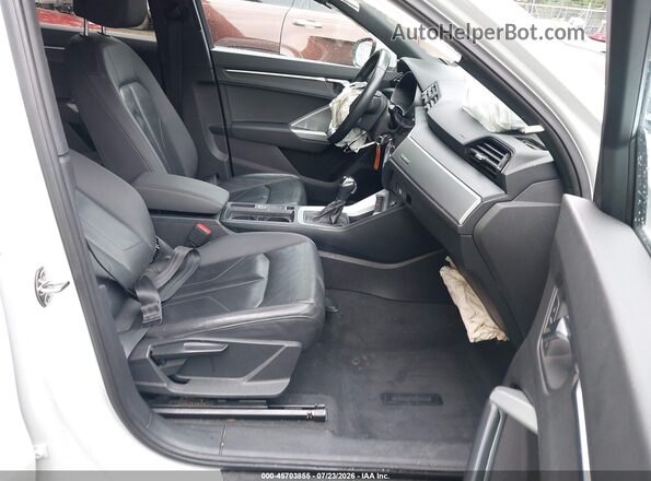 WA1AECF36L1053979 2020 AUDI Q3 White Вид салону спереду