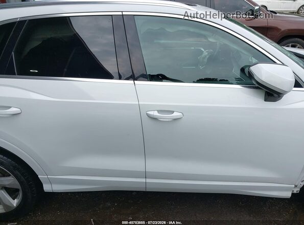 WA1AECF36L1053979 2020 AUDI Q3 White Вид задньої частини салону