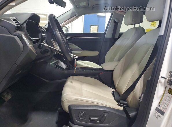 WA1AECF37K1076623 2019 AUDI Q3 White Սալոնի դիմացի տեսք