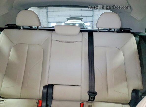 WA1AECF37K1076623 2019 AUDI Q3 White Հետևի նստատեղերի տեսք