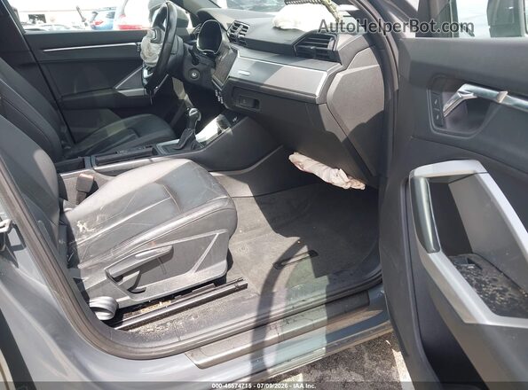 WA1AECF38L1025956 2020 AUDI Q3 Серый Вид салона спереди