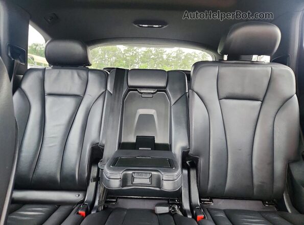 WA1AHAF71HD044823 2017 AUDI Q7 Charcoal Widok tylnych siedzeń