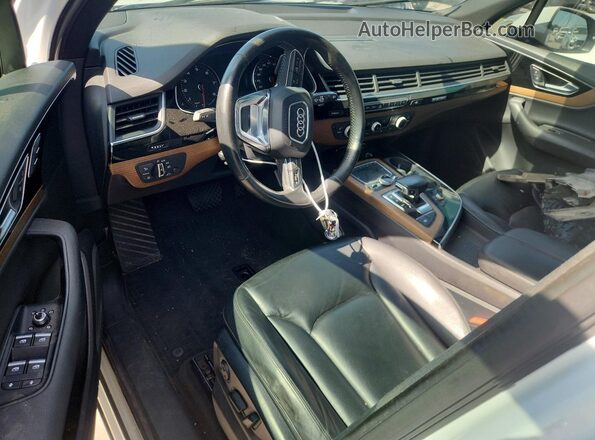 WA1AHAF75HD039057 2017 AUDI Q7 White Widok deski rozdzielczej