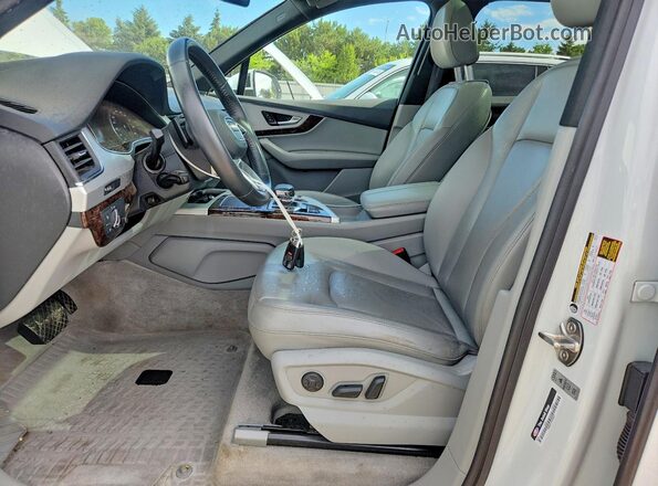 WA1AHAF76KD025627 2019 AUDI Q7 White Вид салону спереду