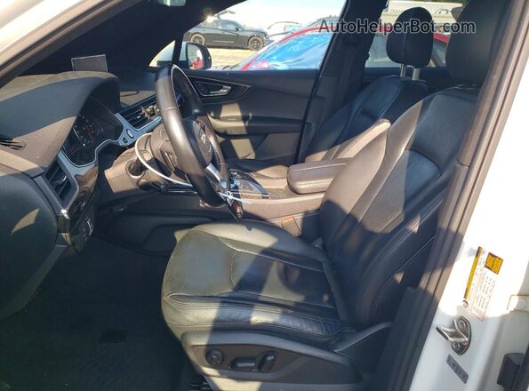 WA1AHAF78HD048142 2017 AUDI Q7 White Front interior view