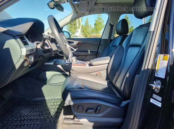 WA1AHAF79KD015724 2019 AUDI Q7 Black Вид салону спереду