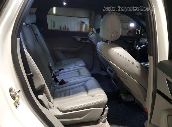 WA1AHAF79KD048027 2019 AUDI Q7 White Вид задньої частини салону